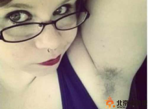 欧美女性晒体毛活动 称自然美才是真的美