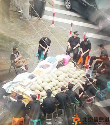 搞笑图片愿做风中安静的美男子 没想到却被吹成了逗比