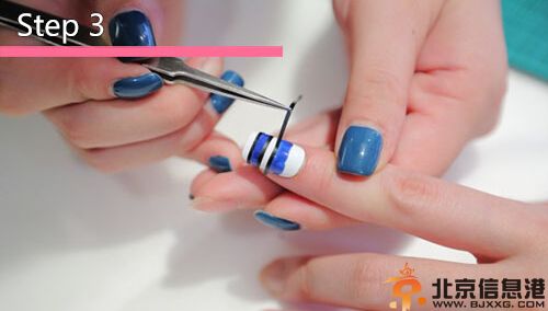 条纹海洋风美甲DIY步骤 一起DIY海洋风美甲
