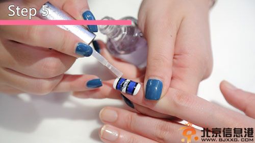条纹海洋风美甲DIY步骤 一起DIY海洋风美甲