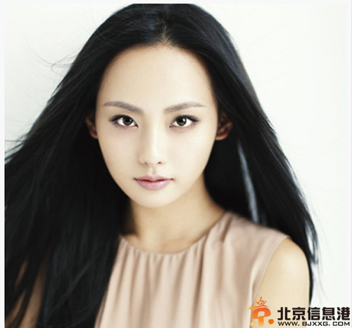 盘点黑色中分长发 时尚乖巧更迷人