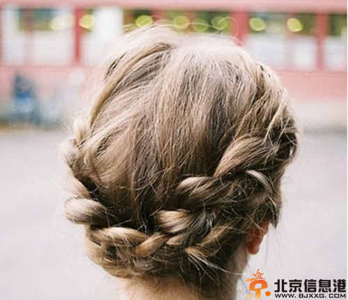 唯美时尚麻花辫 打造小清新的感觉