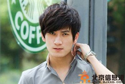 男生方脸适合的发型图片 修饰脸型才能跟上时尚潮流