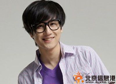 男生方脸适合的发型图片 修饰脸型才能跟上时尚潮流