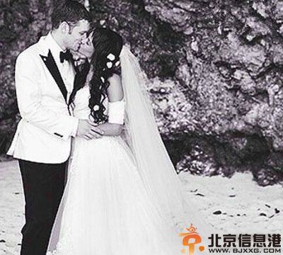 大k约瑟夫·摩根结婚了 揭Joseph Morgan老婆Persia White资料