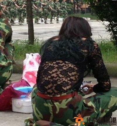 亮点图妹纸太白天这样好吗 这是一张有故事的照片