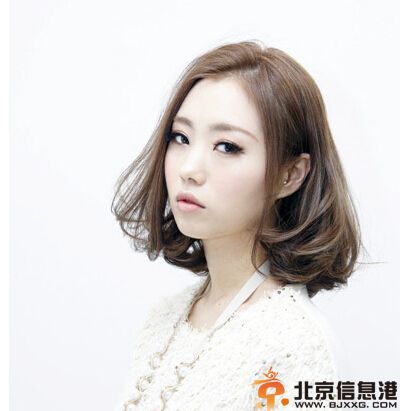 韩式短发烫发发型图片 甜美通勤的短发造型