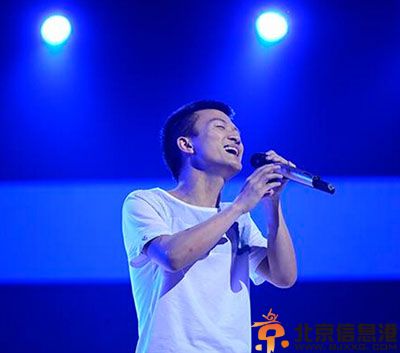 中国好声音周深翻唱欢颜被赞天籁嗓音 弃医学习音乐原因是背干尸