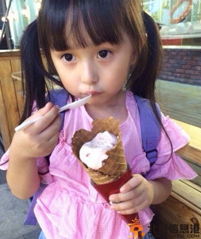 童星刘楚恬是混血儿吗 揭刘楚恬爸爸妈妈是谁及微博资料照片