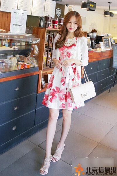 2014夏季新款连衣裙搭配法则 加上防晒衣轻松避免紫外线