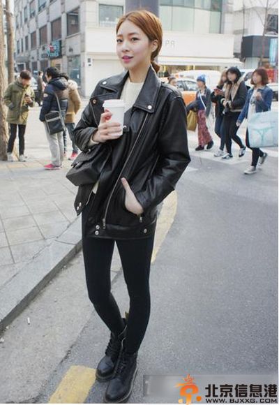 朋克风格女生穿衣搭配技巧分享 混搭淑女范有个性