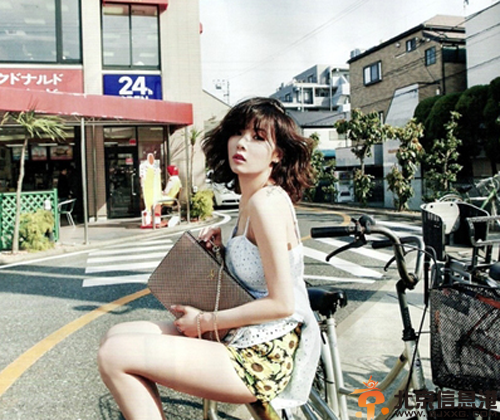 <a href='http://www.bjxxg.cn/ent/mingxing/' target='_blank'><u>韩国明星</u></a>夏季时尚街拍 狂野小女人味走俏