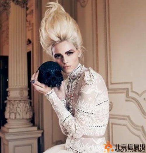 安德烈皮吉斯变性成功 女友资料照片引网友非议