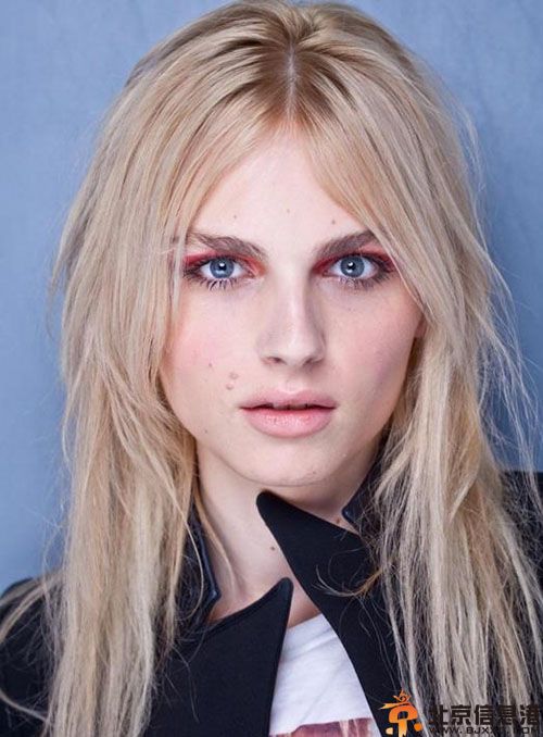 安德烈皮吉斯变性成功 女友资料照片引网友非议