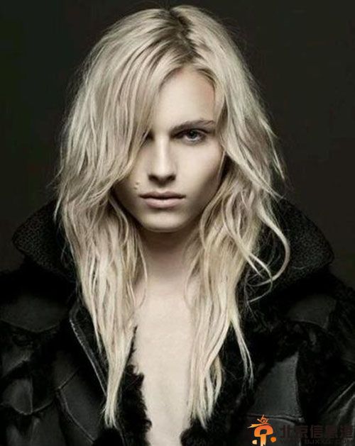 安德烈皮吉斯变性成功 女友资料照片引网友非议