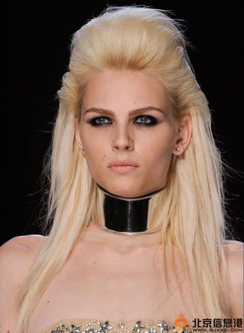 安德烈皮吉斯变性成功 女友资料照片引网友非议