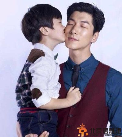 张亮为什么告蒙牛侵犯肖像权 肖像被印购物袋索赔50万元