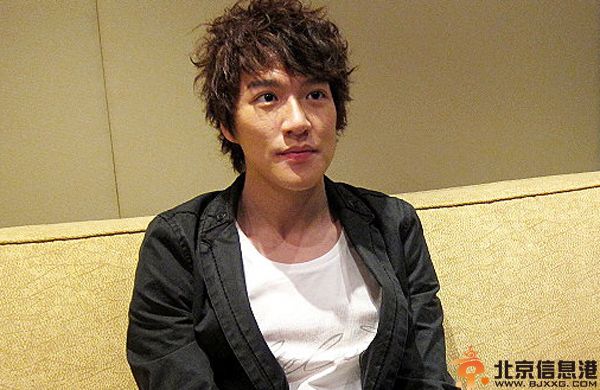 揭何傲儿与周子扬激吻照片疑恋情曝光 周子扬个人资料