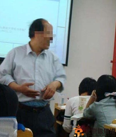 搞笑图片色彩缤纷的人生 妹纸的这势让我邪恶了