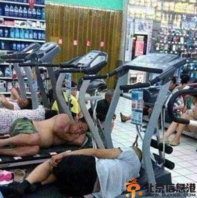搞笑图片夏日厨房里最美的风景 这才是认错的态度