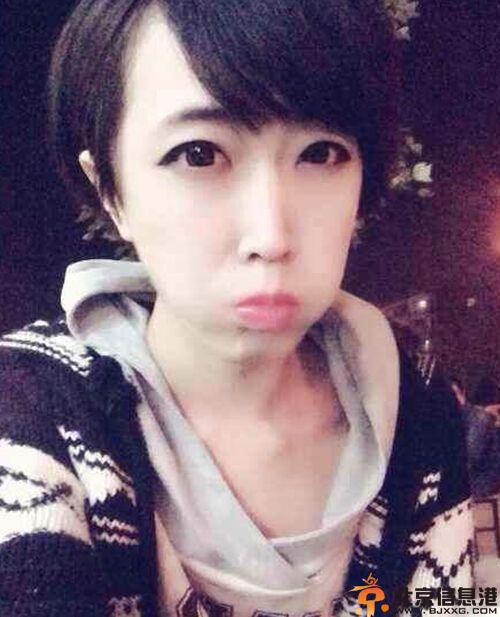 西安男大学生李渊扮女装照片走红 个人资料微博曝光