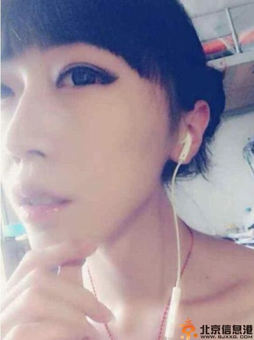 西安男大学生李渊扮女装照片走红 个人资料微博曝光