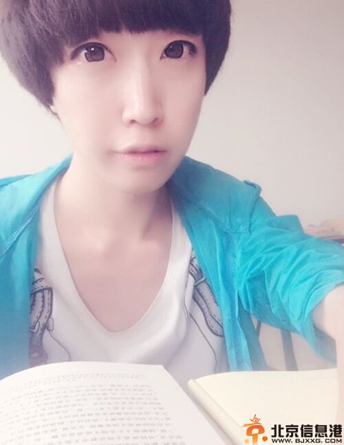 西安男大学生李渊扮女装照片走红 个人资料微博曝光