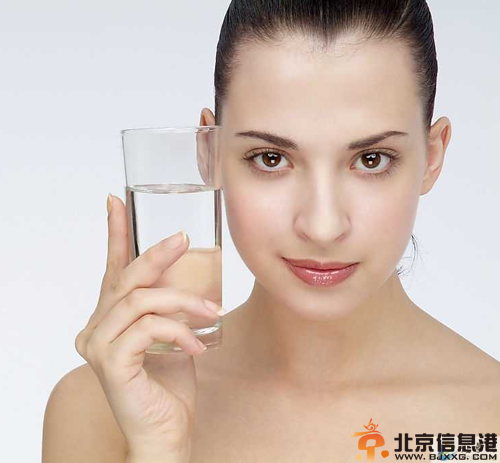 皮肤干燥怎么办 补水保湿是关键