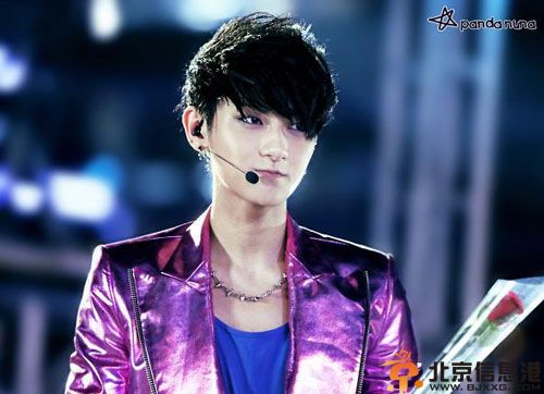 黄子韬整容前后照片疑曝光 受伤女朋友家境被爆