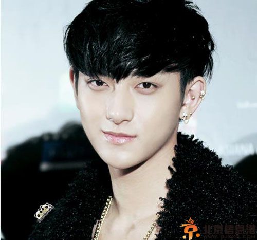 黄子韬整容前后照片疑曝光 受伤女朋友家境被爆