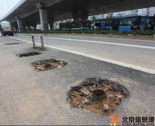 24个南京公交站亭被偷重500斤 9天全部消失损失上百万