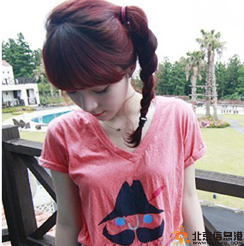 鱼骨辫的编法图解 演绎<a href='http://www.bjxxg.cn/health/liangxing/' target='_blank'><u>女人</u></a>独特魅力