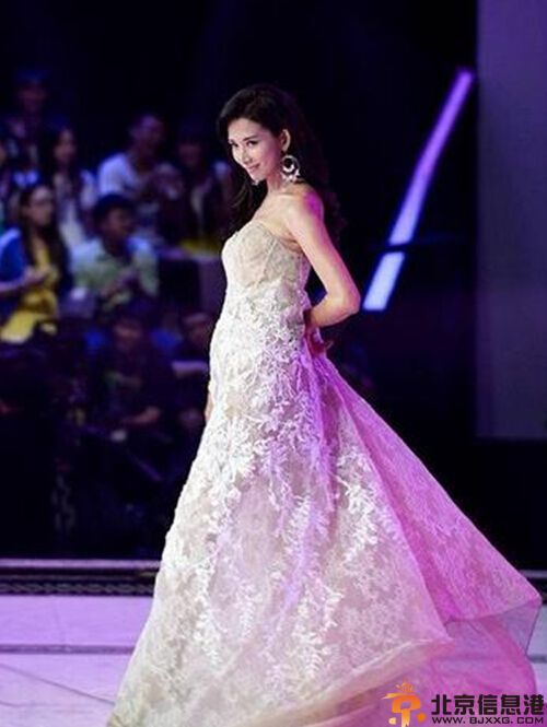 东方卫视女神的新衣综艺节目 男神女神明星阵容时尚较量