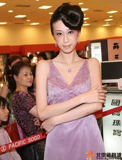 名模李蕙钧个人资料微博照片 低胸装搭地铁撞脸陈汉典图片