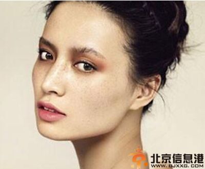 流行的治雀斑的偏方 总有一款适合你