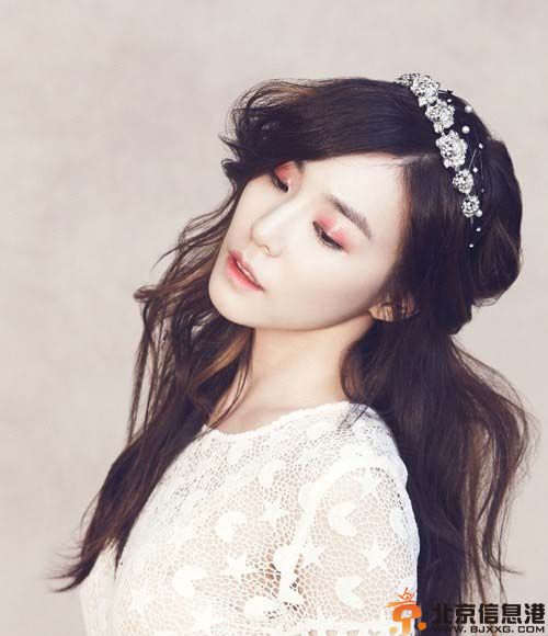 少女时代眼妆画法图解 Tiffany酒红烟熏分享
