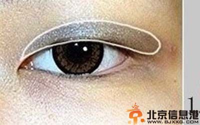 孙佳仁眼线画法步骤 教你怎样把单眼皮小眼睛变大