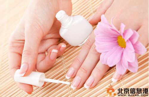 指甲油怎么涂好看 教大家涂指甲油的技巧