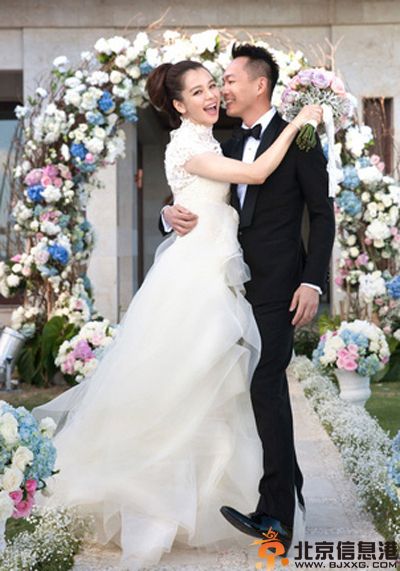 李云峰徐若瑄举行婚礼 由李云峰亲自筹划深情献歌