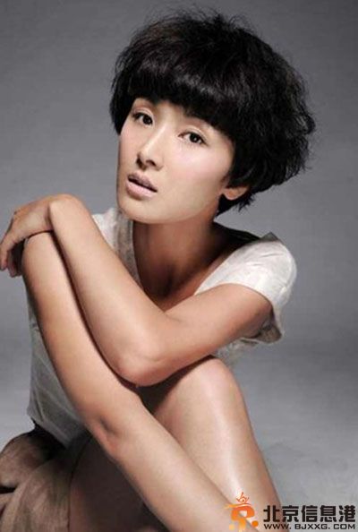 女演员黄曼老公是谁 揭个人资料微博海量私房照