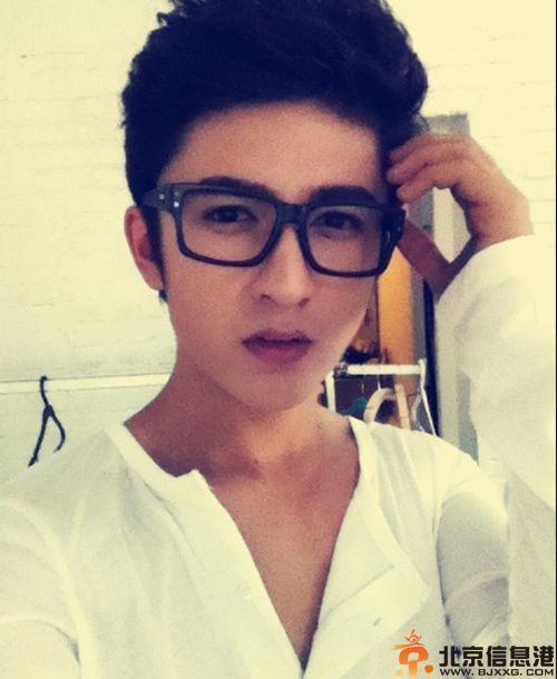 新疆美男米热夏提微博个人资料 签约于正工作室受热捧