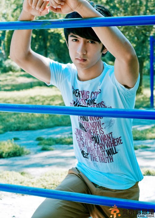 新疆美男米热夏提微博个人资料 签约于正工作室受热捧