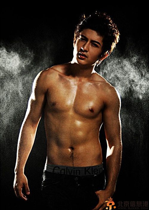 新疆美男米热夏提微博个人资料 签约于正工作室受热捧