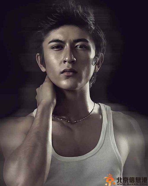 新疆美男米热夏提微博个人资料 签约于正工作室受热捧