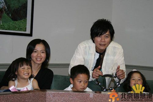 台湾歌手洪荣宏为小三抛妻弃子 揭新欢徐俶蓉老婆陈施羽资料照片