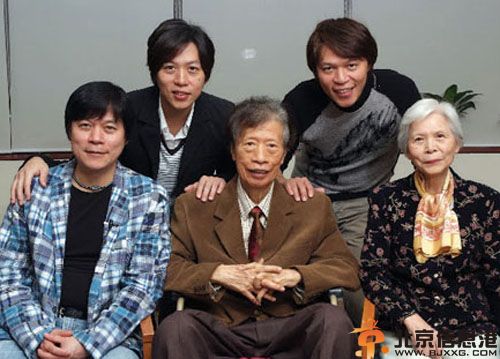 台湾歌手洪荣宏为小三抛妻弃子 揭新欢徐俶蓉老婆陈施羽资料照片