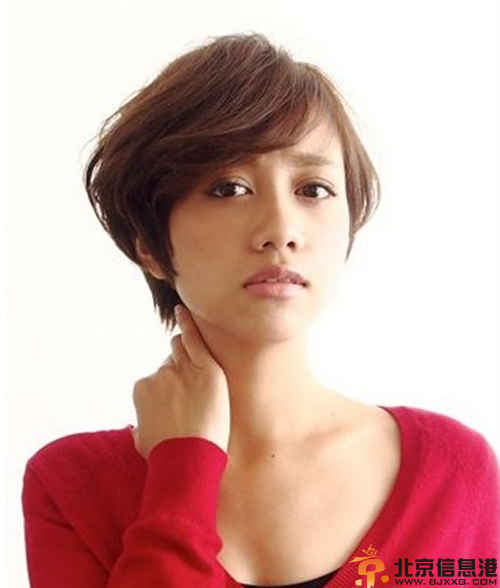 简单短卷发发型推荐 拒绝宅女也减龄