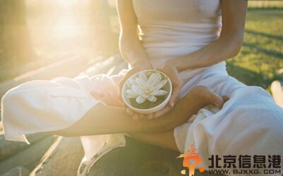 学习产后减肥瑜伽 收紧腰腹赘肉