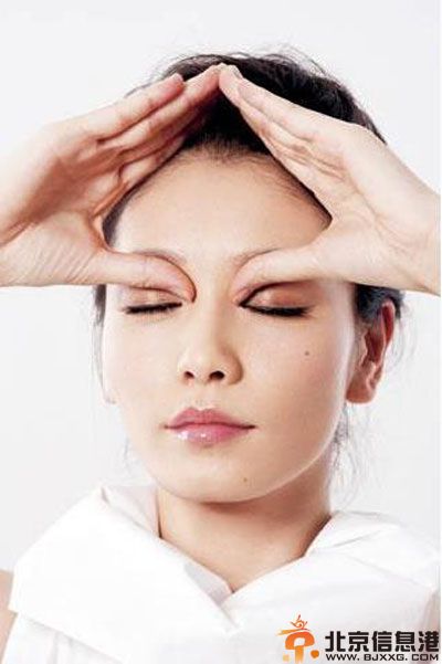 教你眼部细纹如何去除 瞬间解决眼部问题