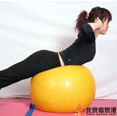 最有效丰胸运动方法推荐 简单几招轻松助你提升事业线